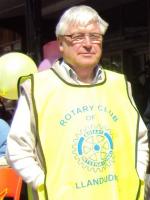 Rtn Bob Mills, who died in 2017, would be delighted to learn that the annual Award made by Llandudno Rotary in his memory was enabling pupils of Ysgol Deganwy to discover the world of music